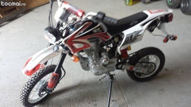 motocross enduro motor in 4 timpi