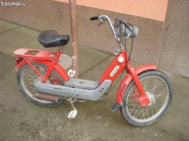 Scuter cu pedale piaggio 2000