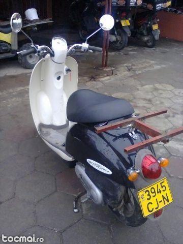 Scuter Honda Scoopy 50 cmc 4 timpi 2002