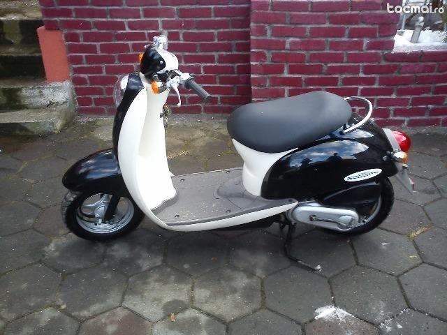 Scuter Honda Scoopy 50 cmc 4 timpi 2002