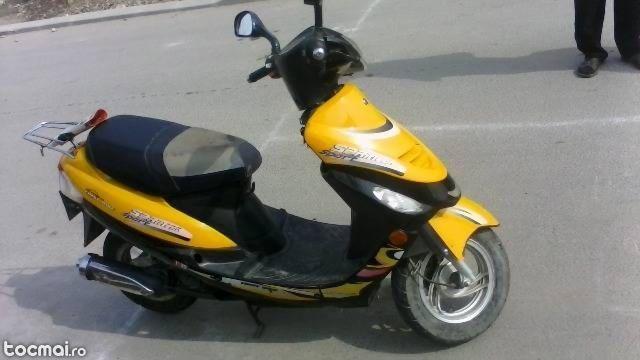 scuter in stare foarte buna la schimb cu un moped