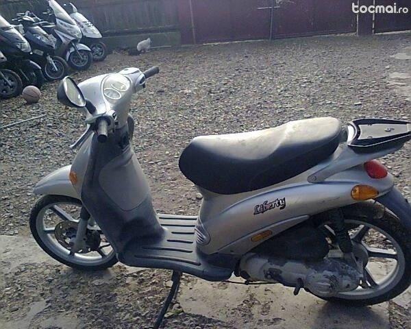 Scuter piaggio liberty cu motor de 49cc import italia