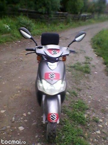 Scuter suzuki 2011