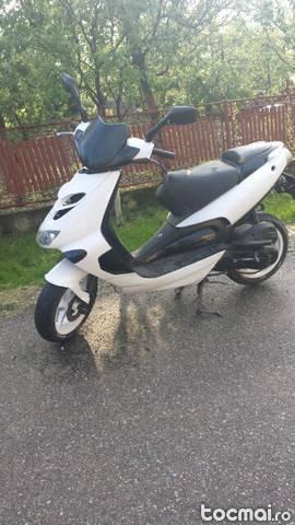 aprilia sr 50 cu motor 80cc
