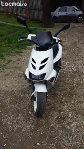 aprilia sr 50 cu motor 80cc