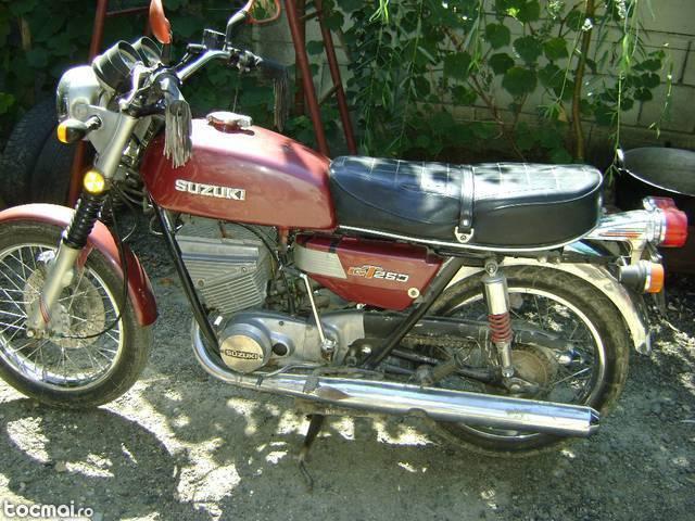 motocicleta suzuki