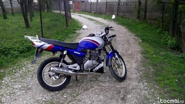 Motocicleta Suzuki ideala A2