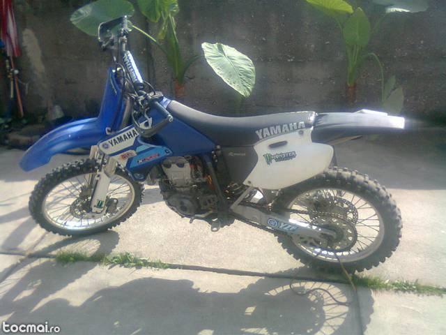 motocicleta yamaha, cross an fabricatie 2002