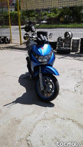 Scuter Piaggio Beverly 200, 2007