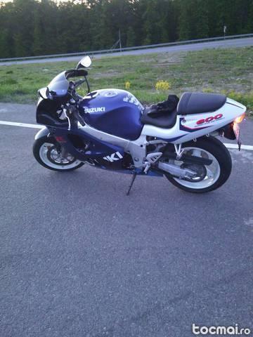 Suzuki gsxr 600 srad