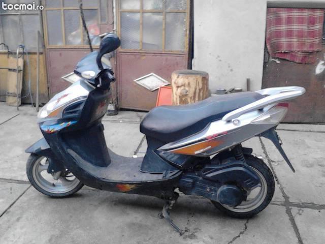 Yamaha scuter, 2000