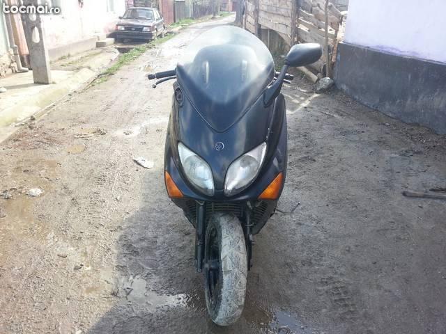 Yamaha Tmax, 2002