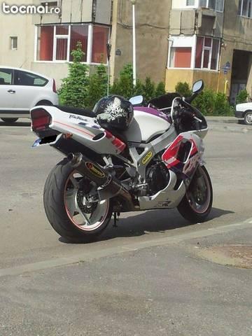 Honda CBR 900 RR
