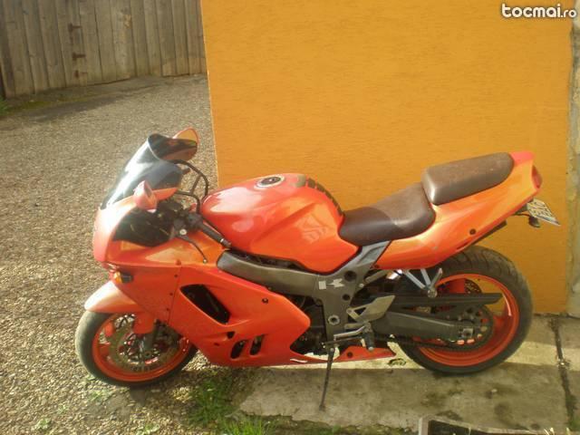 Kawasaki zx9r, 1995