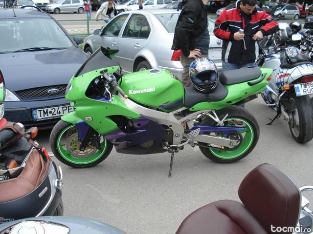 Kawasaki zx9r, 1999