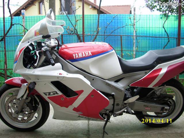 Motocicleta yamaha fzr1000, 1992