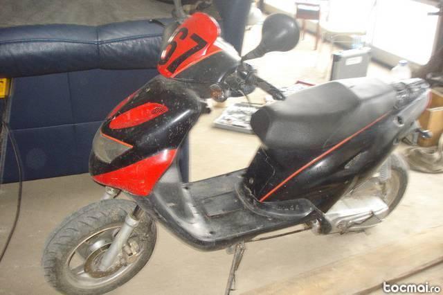 Motoscuter yamaha 49cmc, 2004