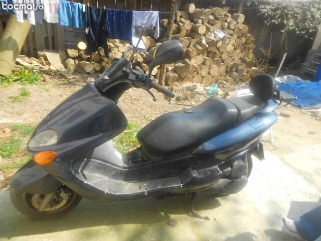 scuter yamaha skyliner 150