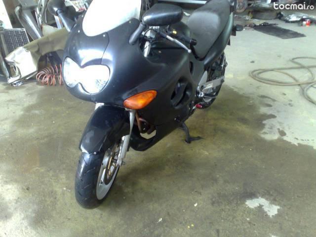 Suzuki GSX750F, 2001, 750cmc / 68KW