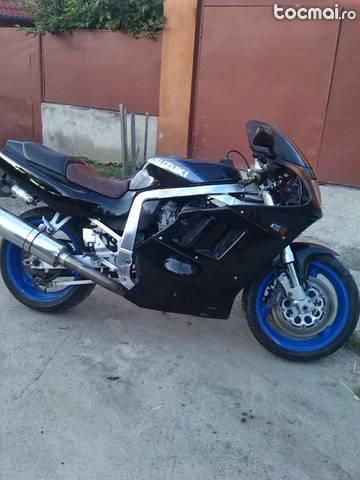 Suzuki GSXR 750