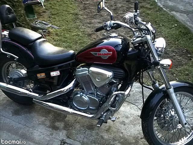 Motocicleta , chopper honda shadow vt 600