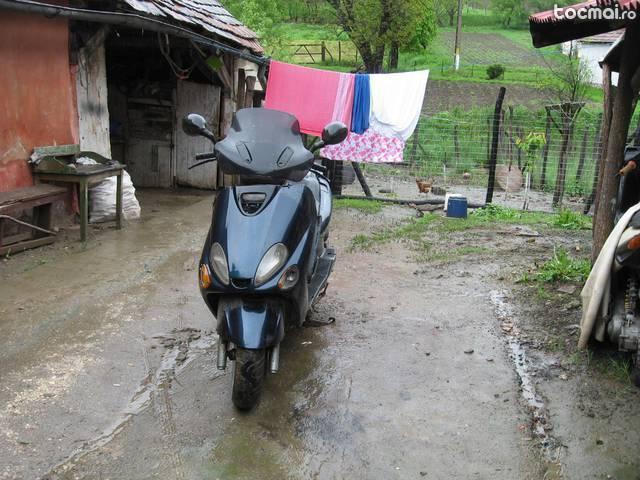 Scuter MBK de 125 cc in 4 timp