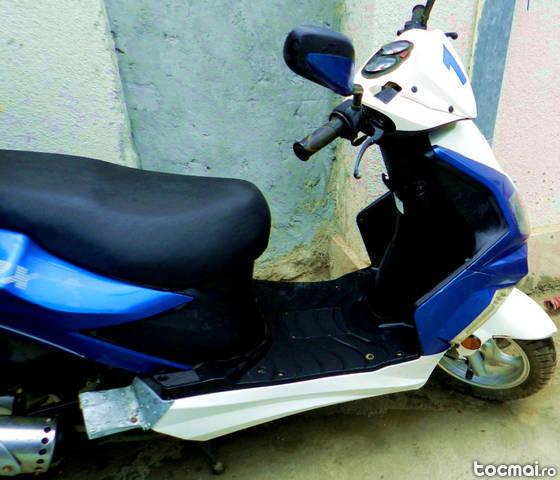 Scuter / moped go max
