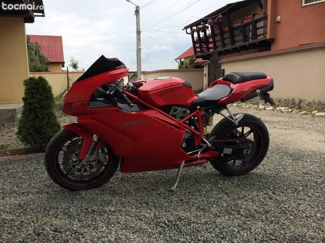 motocicleta Ducati 749