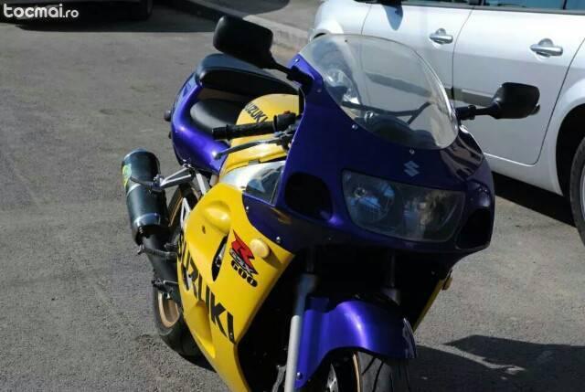 Suzuki GSXR 600cc, accept si schimb cu auto