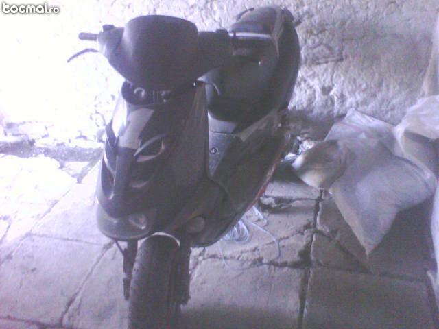 scuter aprilia motor 150