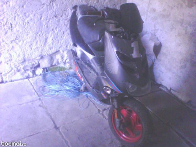 scuter aprilia motor 150