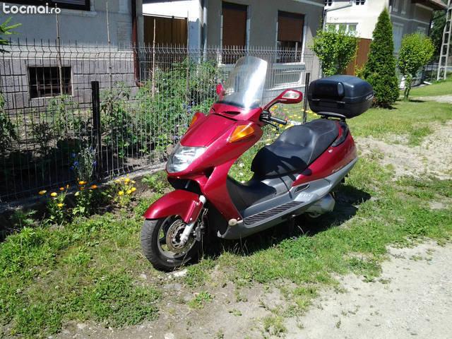 Scuter honda fes 250- foresight, stare foarte buna