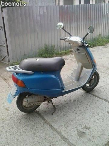 scuter piaggio 49 cm3 in perfecta stare