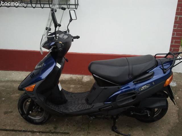 Scuter Suzuki AN 150, 2004