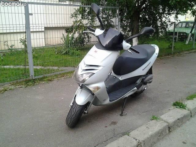 Scuter/ motoscuter aprilia leonardo 2006
