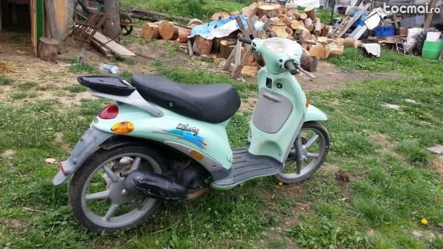 scuter , moped , piagio liberty