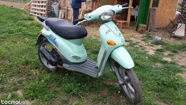 scuter , moped , piagio liberty