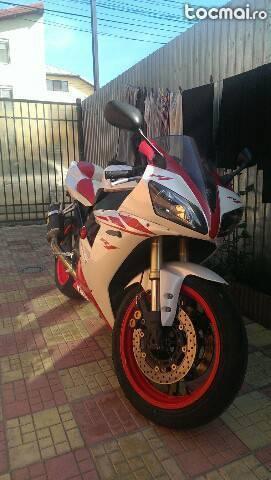 yamaha r1