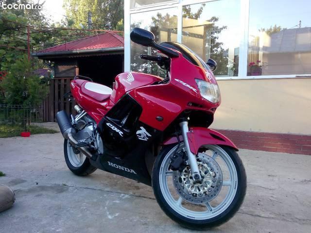 Honda CBR F3