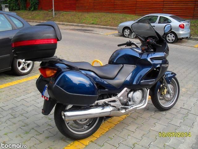 Honda Deauville 650, 2000