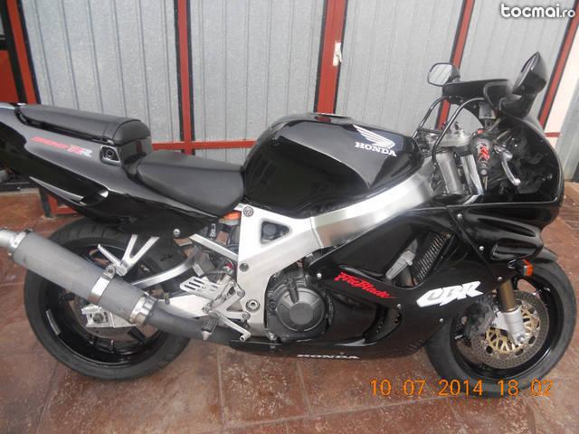 Honda CBR 900 RR s- au schimb cu auto