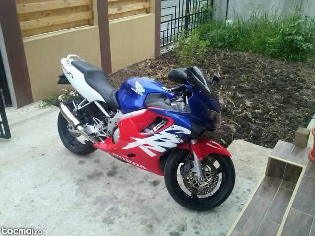 Honda CBR 600 F4