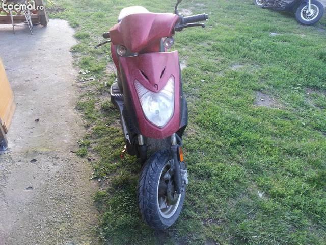 Scuter Kymco Agility