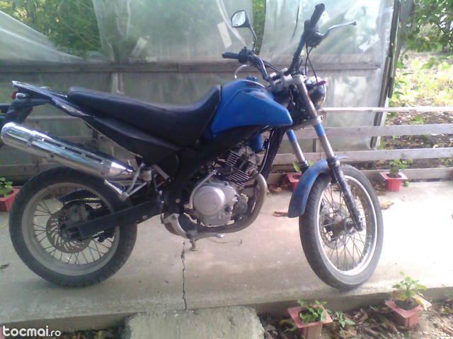 motocicleta Yamaha XT