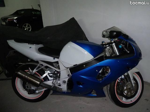 suzuki gsxr 750