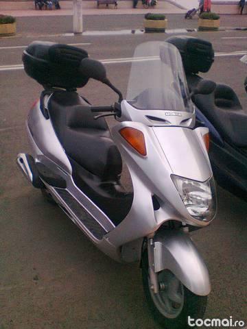 Honda foresight 250, fabricat 2000