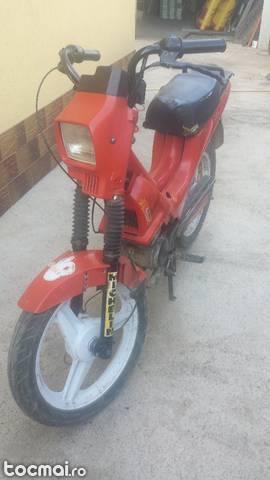 Scuter malaguty 50 cc cu trei viteze la picior, impecabil