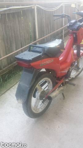 Scuter malaguty 50 cc cu trei viteze la picior, impecabil