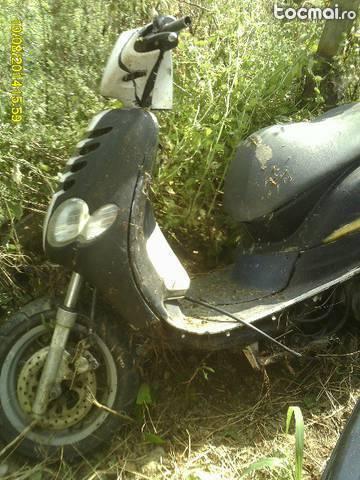 Scuter yamaha poost 125cmc 2003