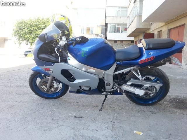 Suzuki Gsx R, 2001